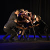 Foto do palco do Teatro Polytheama, com grupo em performance de dança
